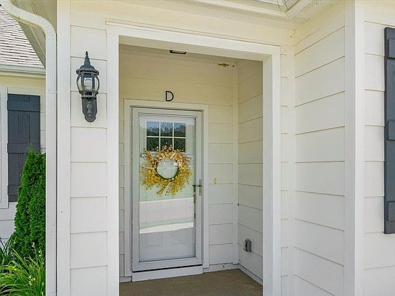 2nd image of 415 Abbey Rd #D