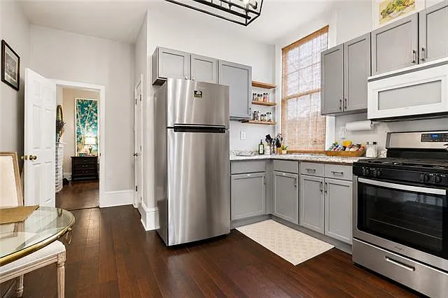 2431 Dauphine St — Photo 4