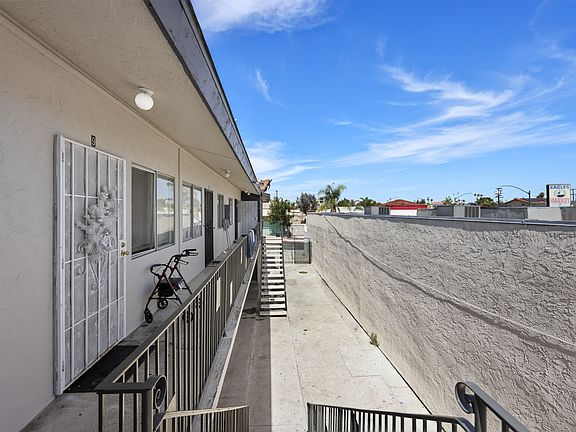 5th image of 3877 Menlo Ave APT 7