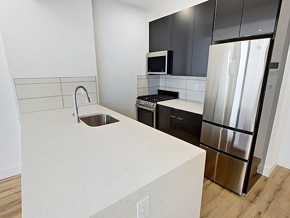 5th image of 416 Lenox Ave #5A