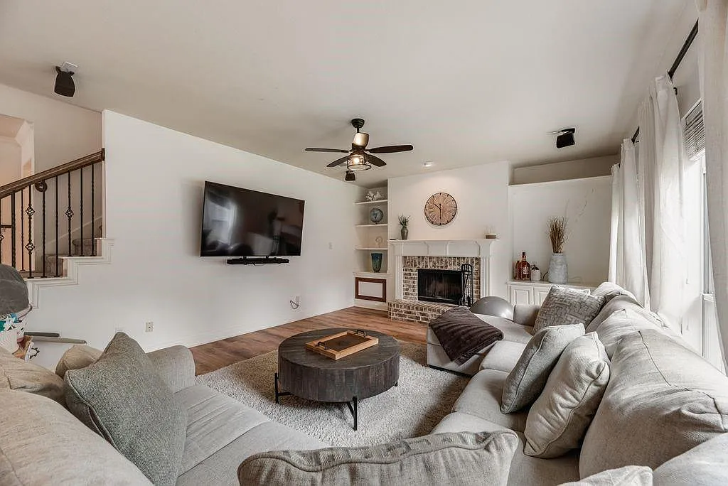 4 bed, 2.5 bath, 3054 sqft, $4,395 — Photo 4