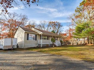 42 Barnes Rd, Manorville, NY 11949