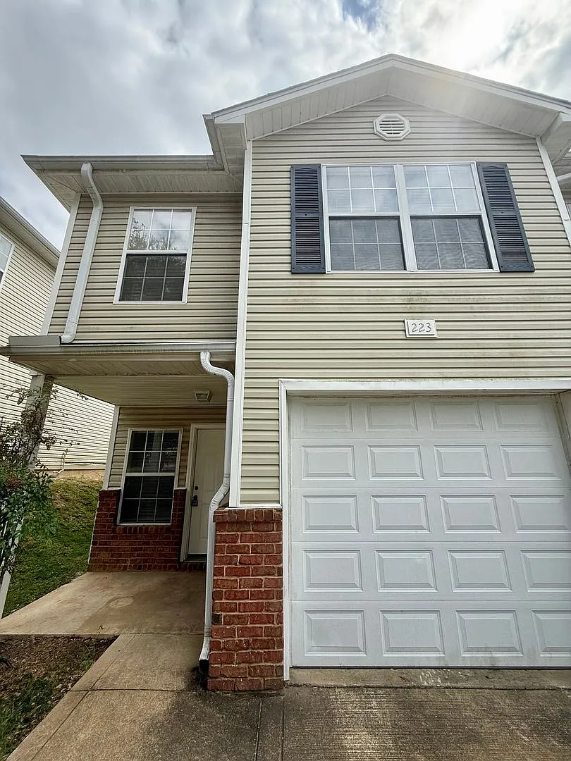 Crestview Townhouse — Photo 1