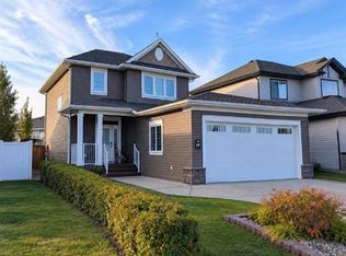 14 SE Windermere Close, Red Deer, AB T4N 2J8