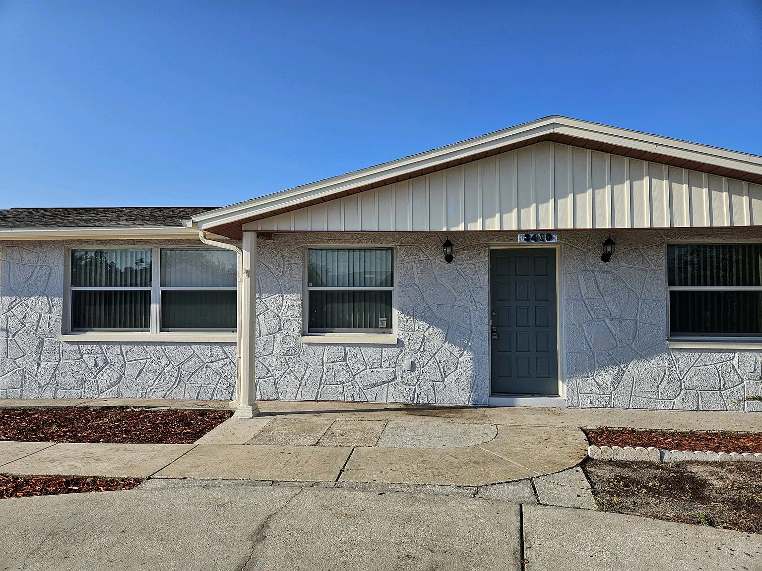 3 bed, 2000 sqft, $1,900 — Photo 2