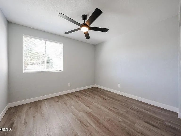 3951 E Waltann Ln — Photo 8