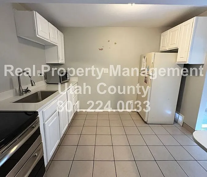 1474 N 375 W #B — Photo 2
