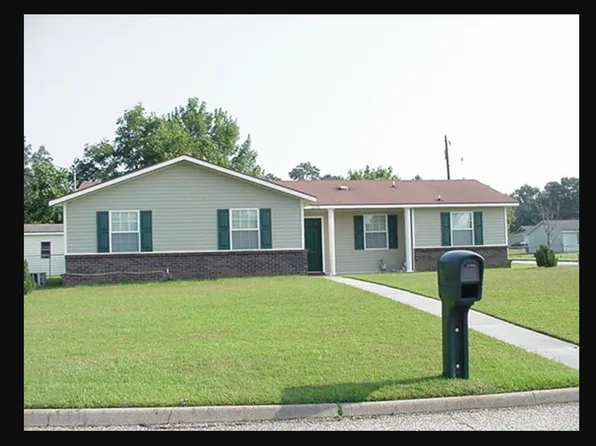 2211 Glen Haven Dr, Dothan, AL 36301