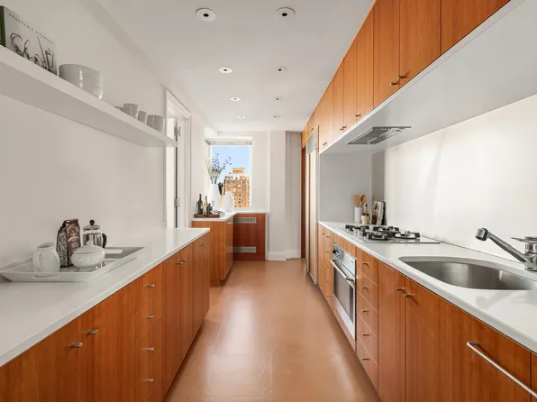 923 Fifth Avenue image 7 of 16