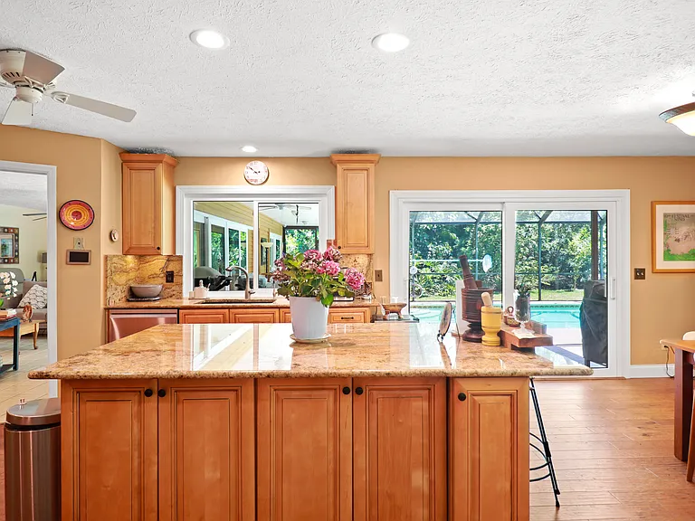 1974 SW Saint Andrews Dr — Photo 13