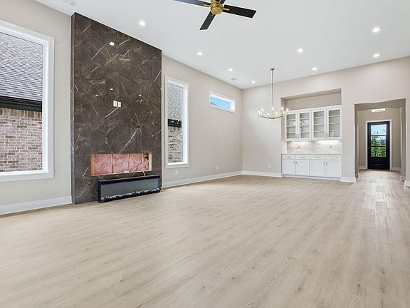 4th image of 30 Mountain Brook Rd