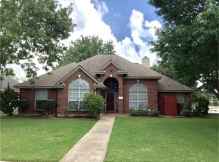 102 Plum Cir, Lake Jackson, TX 77566