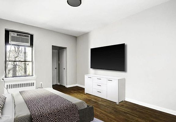 2nd image of 311 E 73rd St APT 4C