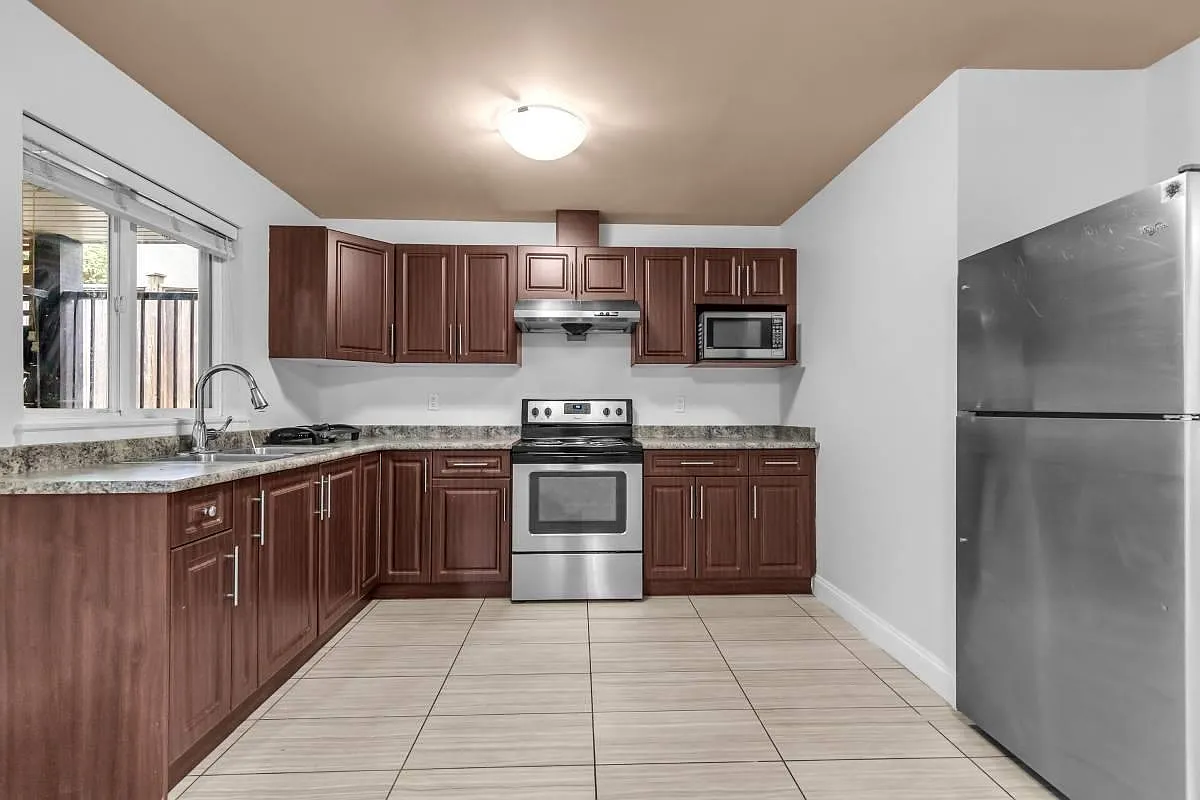 2 bed, 800 sqft, $1,600 — Photo 2