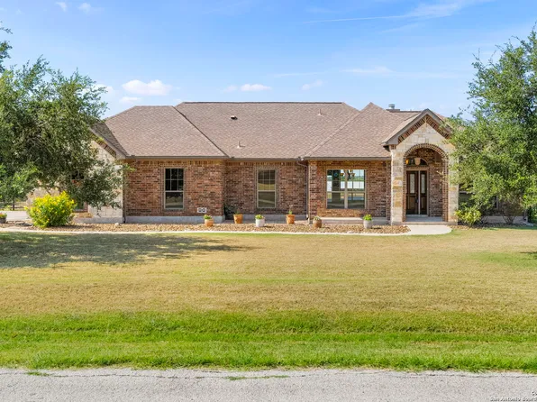 15914 Lake Shore Dr, Lytle, TX 78052