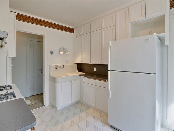 4th image of 2635 Johnson St NE