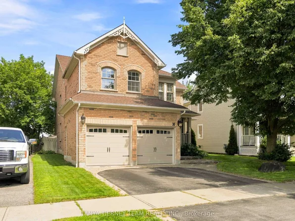 16 Waring Ave, Whitby, ON L1M 1G4