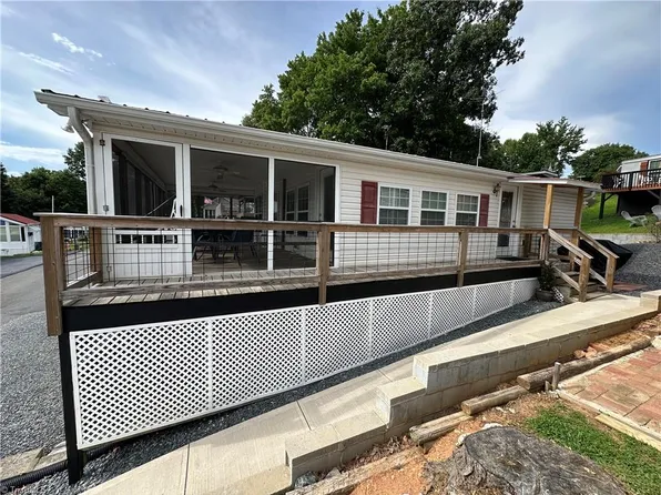 122 Maple St, New London, NC 28127