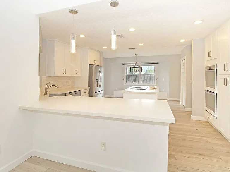 896 Rose Ct — Photo 20