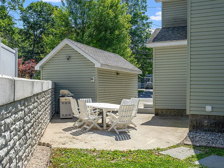 387 Maple Ave — Photo 42