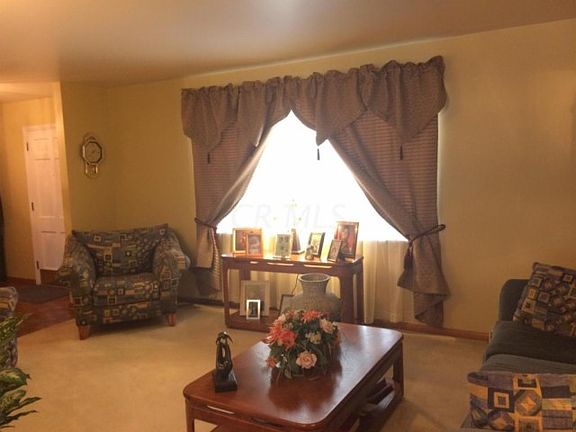 4th image of 1869 Tamarack Ct N