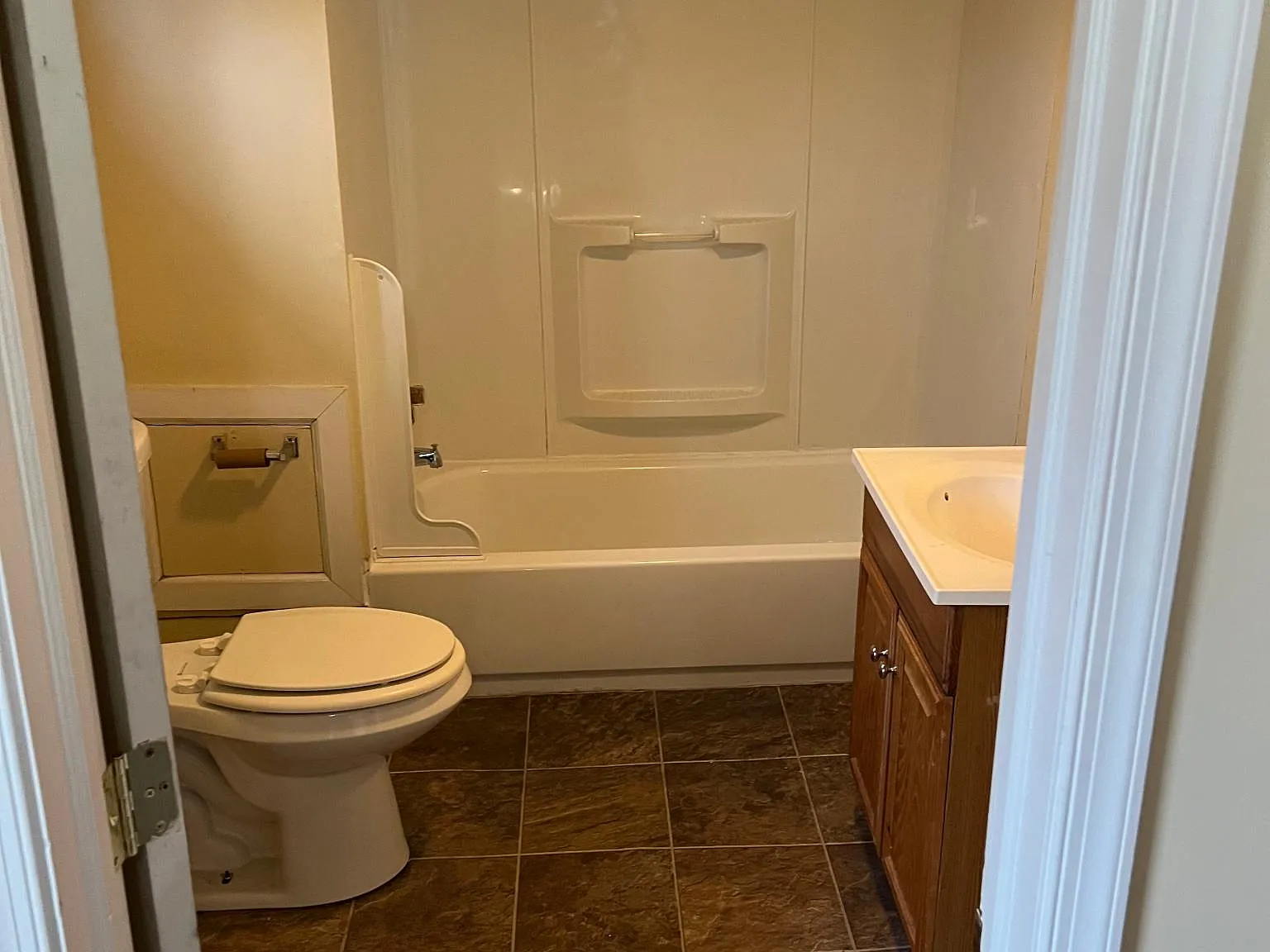 3 bed, 1200 sqft, $1,400 — Photo 4