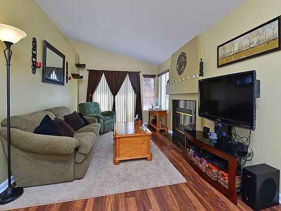 5th image of 404 Sanibelle Cir Unit 26