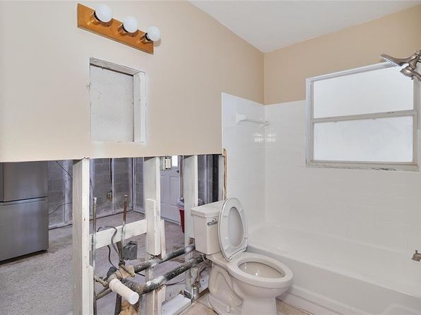 saint-petersburg-florida-81389989 picture