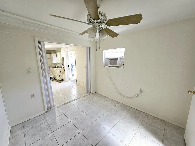 18241 NE 20th Ave — Photo 3