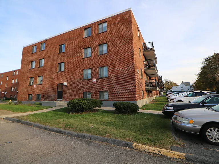 400 Governors Dr #5 — Photo 11