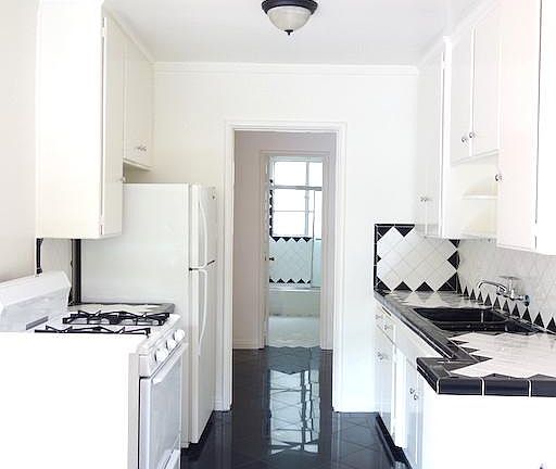 5th image of 1937 Grace Ave APT 3