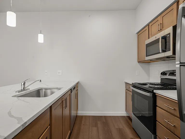 Rivers Edge Apartments — Photo 100