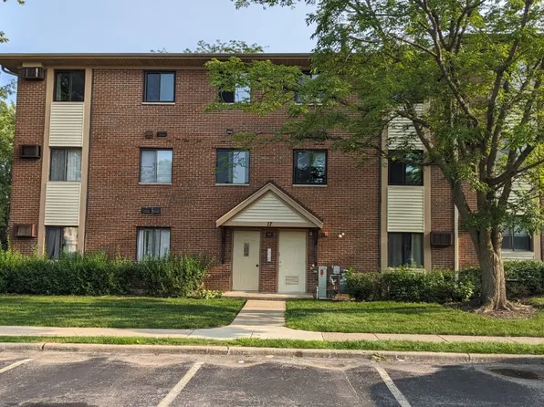 17 Parkside Ct, Vernon Hills, IL