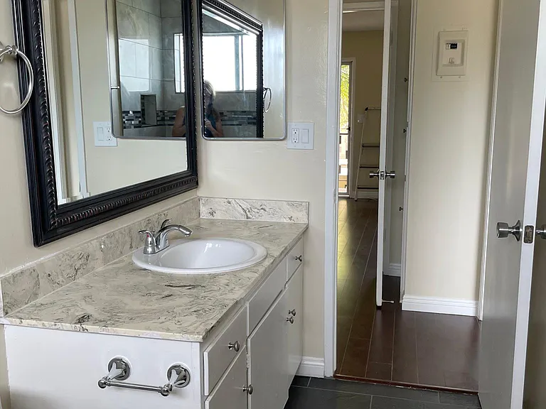 4425 Ocean View Blvd — Photo 8