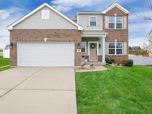227 Thorn Brook Dr, O'Fallon, MO 63366