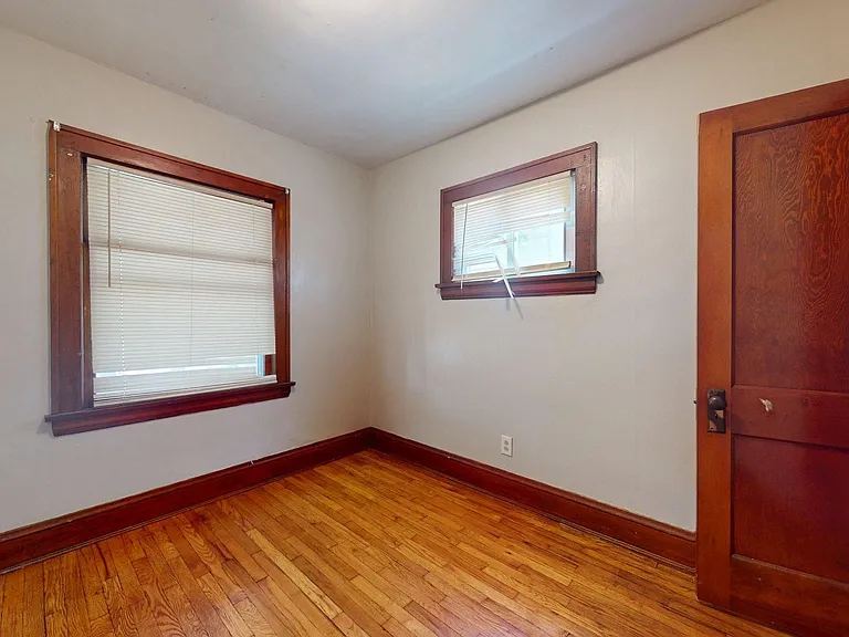 9715 Plymouth Ave — Photo 13