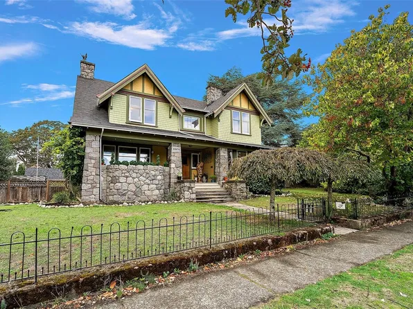 1900 Belmont Ave, Victoria, BC V8R 3Z4