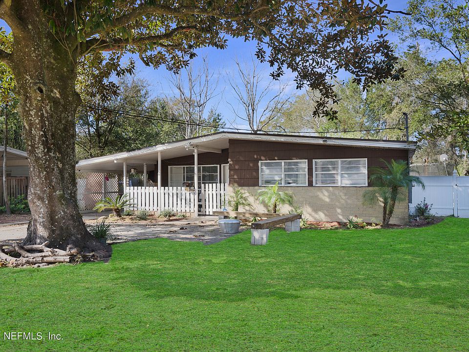 1st image of 7043 Fontainebleau Cres