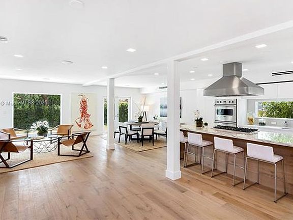 5th image of 530 W 50th St #0