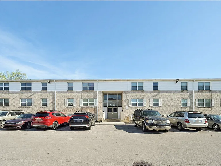 Flats on Tamarack — Photo 13