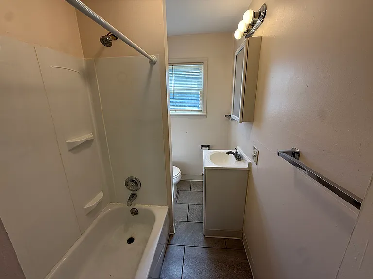 310 Grant Ave #2R — Photo 8