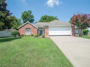 3084 Beaver Creek St, Springdale, AR 72764