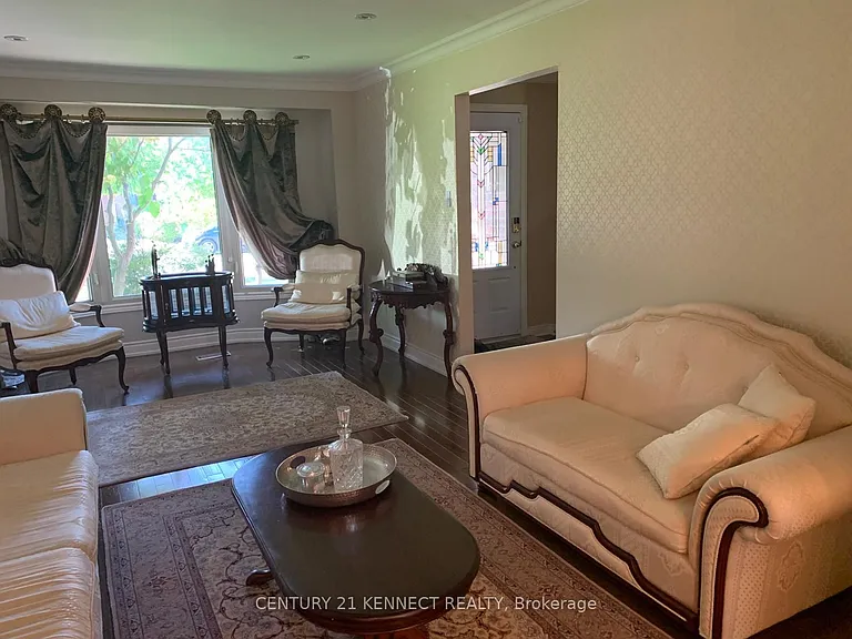 600 York Hill Blvd — Photo 3