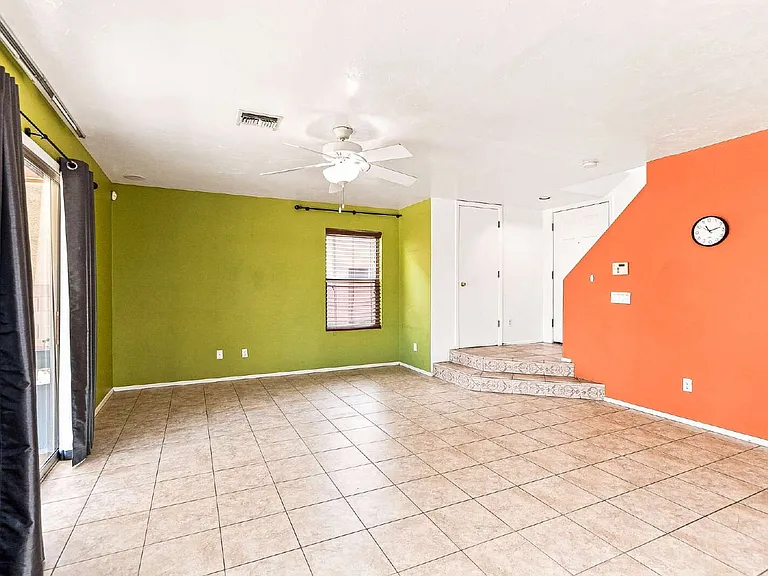 2426 W Silverbell Tree Dr — Photo 3