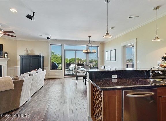 4th image of 3025 N California Ave #4NE