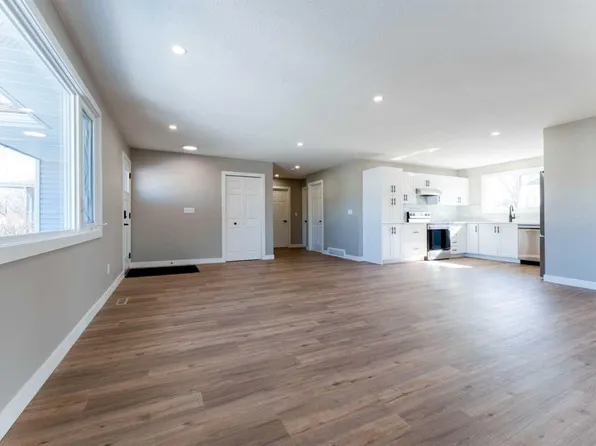 25 N Osborne St, Red Deer, AB T4N 5C1