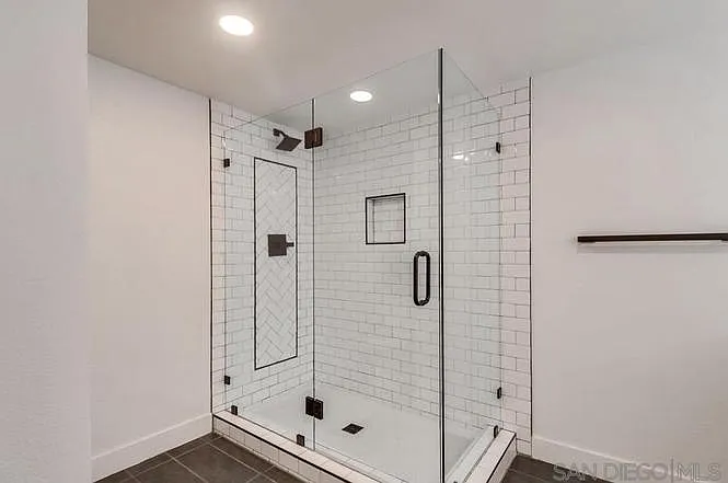 4612 Janet Pl — Photo 7