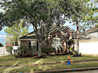 1113 Sunset Lakes Dr, Pearland, TX 77581