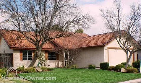 2637 Fowler Ave photo 1