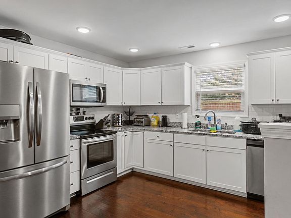 4th image of 2808 Red Clover Ln